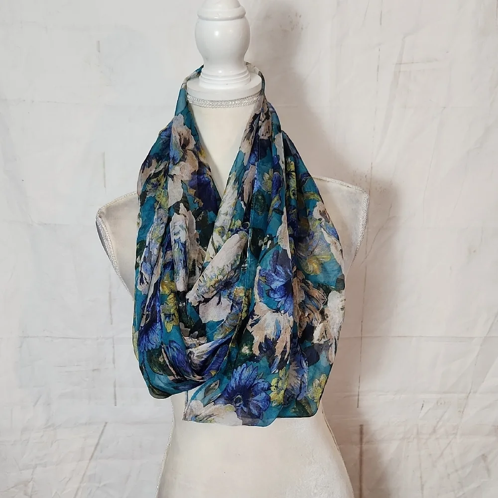 Collectioneighteen Floral infinity scarf